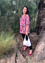 Load image into Gallery viewer, LULU Swing Top in Blurred Roses Silk