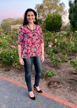 Load image into Gallery viewer, LULU Swing Top in Blurred Roses Silk