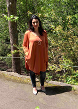 Load image into Gallery viewer, AMARIS Longline Cardi in Pumpkin
